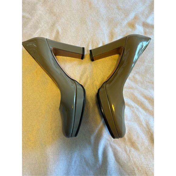 Prada size 39 US 9 grey patent leather pump platform heels - EUC - Picture 3 of 10